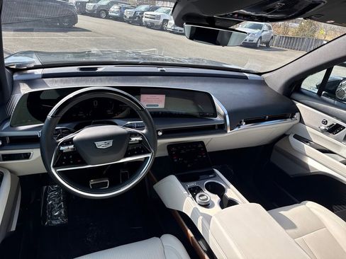 Certified 2026 Cadillac Vistiq Luxury image 15