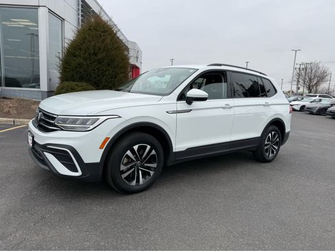 Used 2024 Volkswagen Tiguan S image 3