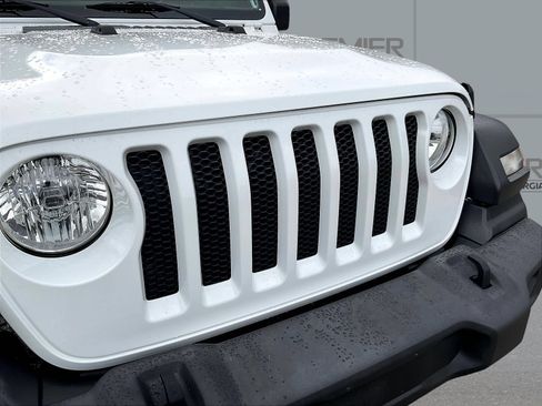 Used 2018 Jeep Wrangler Unlimited Sport S AWD/4WD image 34