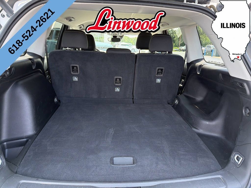 Used 2023 Jeep Grand Cherokee Laredo w/ Luxury Tech Group I AWD/4WD image 9