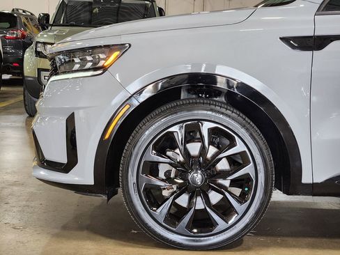 Used 2022 Kia Sorento SX image 5