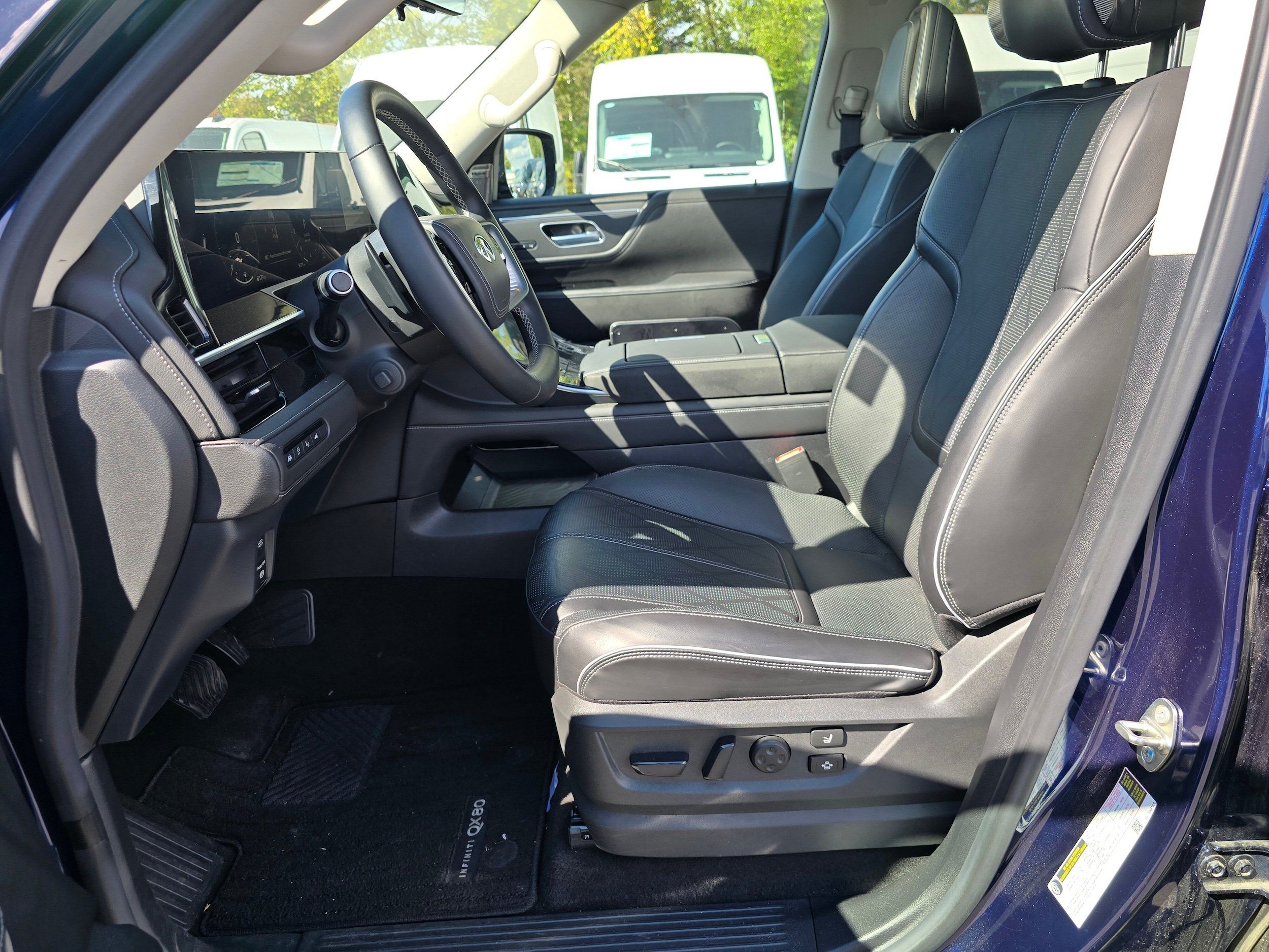 Used 2025 INFINITI QX80 Sensory AWD/4WD image 16