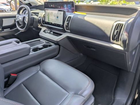 Used 2025 Ford Expedition Max Active AWD/4WD image 31