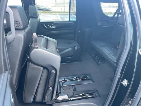 Used 2023 Chevrolet Suburban Z71 w/ Luxury Package image 31