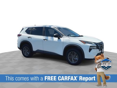 Used 2024 Nissan Rogue S FWD image 2
