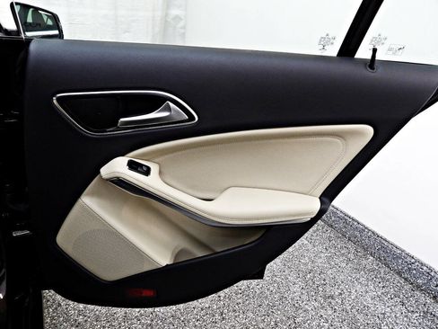 Used 2014 Mercedes-Benz CLA 250 4MATIC image 12