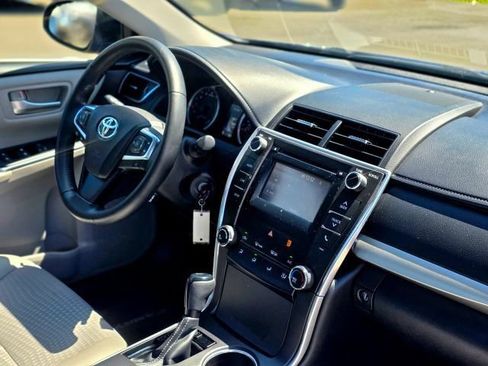 Used 2015 Toyota Camry SE FWD image 23