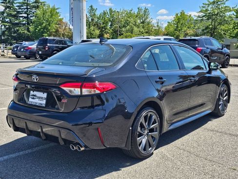 Used 2024 Toyota Corolla SE w/ SE Premium Package FWD image 6