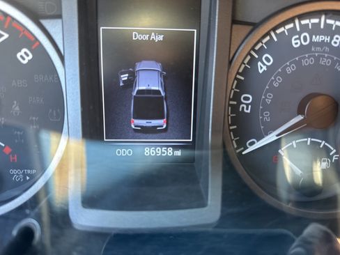 Used 2020 Toyota Tacoma TRD Off-Road image 6