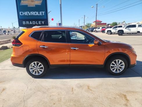 Used 2019 Nissan Rogue SV AWD/4WD image 3