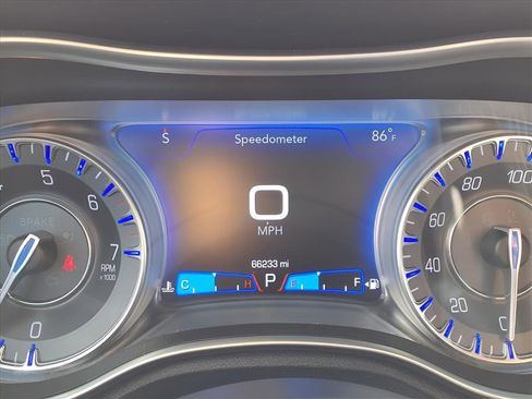 Used 2022 Chrysler 300 Touring image 33