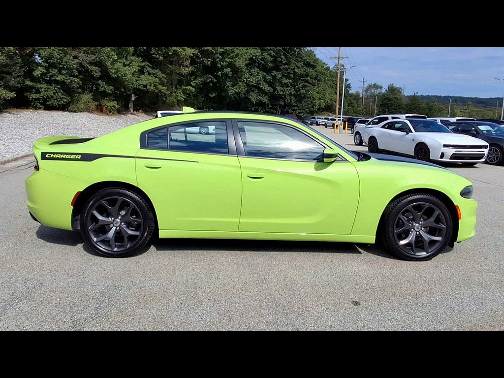 Used 2019 Dodge Charger SXT w/ Plus Group RWD image 9