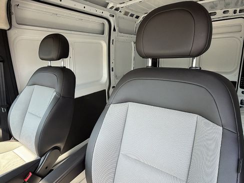 Used 2025 RAM ProMaster 2500 w/ Safety Group FWD image 18
