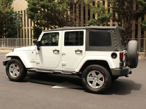 Used 2012 Jeep Wrangler Unlimited Sahara w/ Connectivity Group AWD/4WD image 13