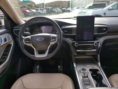 Used 2022 Ford Explorer Limited w/ Limited Technology Package image 28