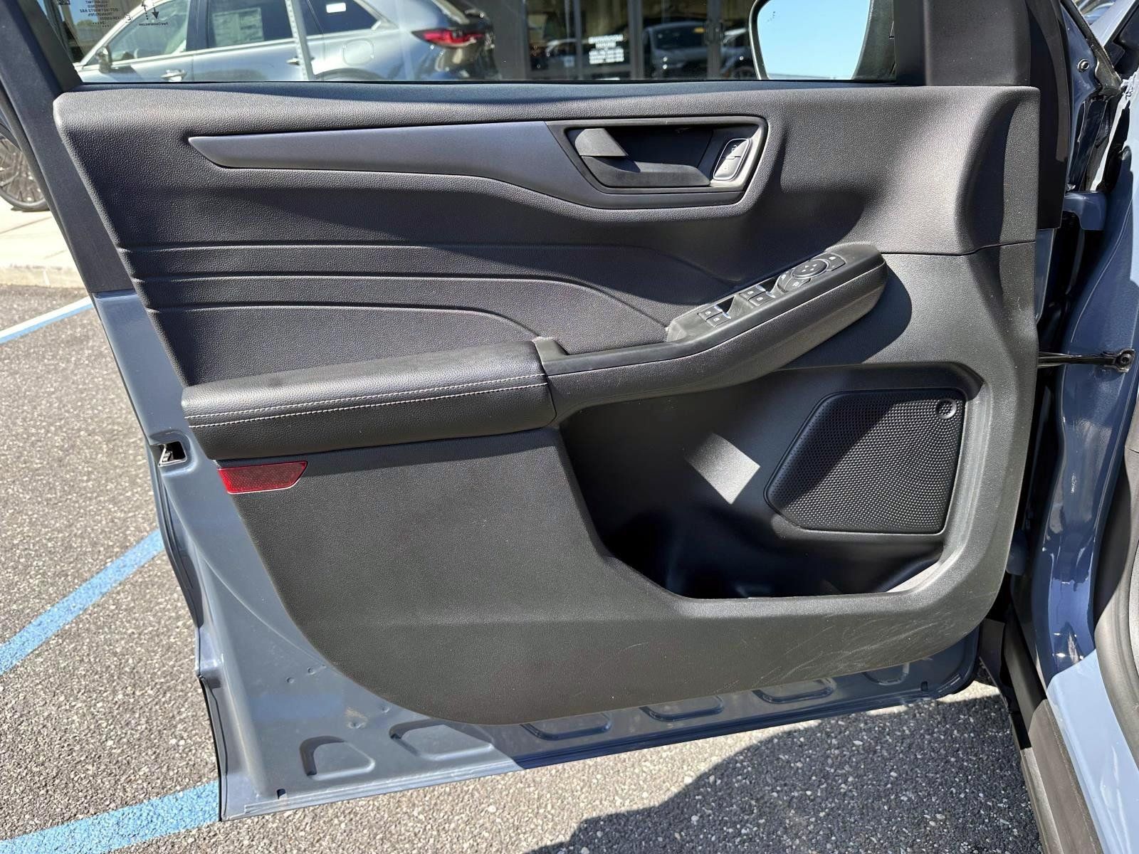 Used 2025 Ford Escape Active w/ Tech Pack #1 AWD/4WD image 8