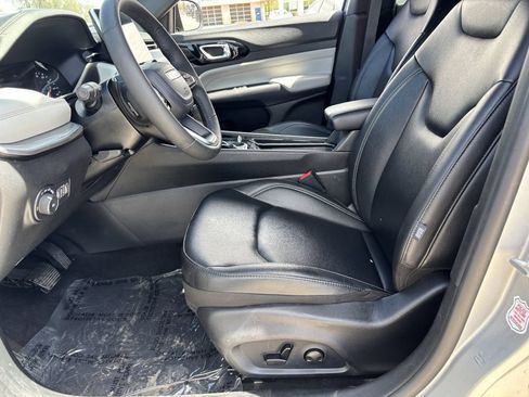 Used 2025 Jeep Compass Limited AWD/4WD image 17