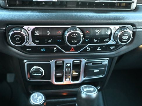 Used 2024 Jeep Wrangler High Altitude image 22
