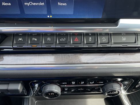 Used 2025 Chevrolet Silverado 1500 LTZ AWD/4WD image 37