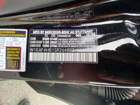 Used 2025 Mercedes-Benz C 300 4MATIC Sedan image 35