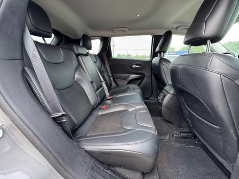 Used 2021 Jeep Cherokee Latitude Plus AWD/4WD image 14