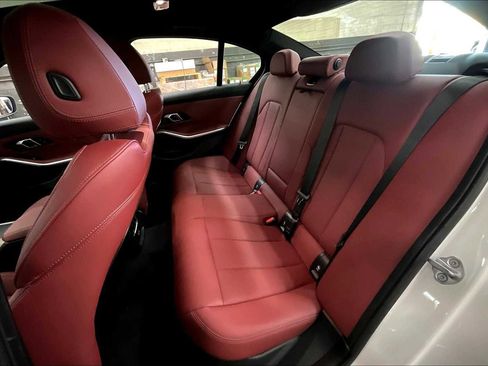 Used 2025 BMW 330i Sedan w/ Premium Package image 29