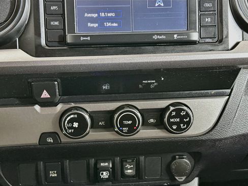 Used 2018 Toyota Tacoma SR5 RWD image 22