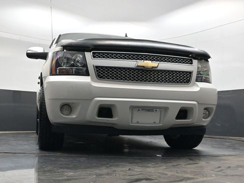Used 2011 Chevrolet Avalanche LTZ AWD/4WD image 23