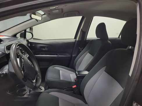 Used 2019 Toyota Prius C FWD image 12