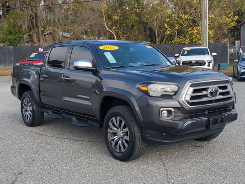 Used 2022 Toyota Tacoma Limited image 11