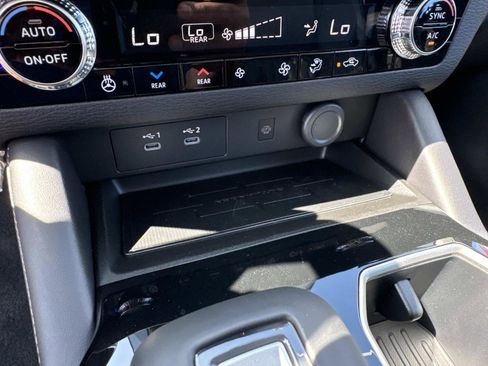 New 2025 Mitsubishi Outlander SEL image 23