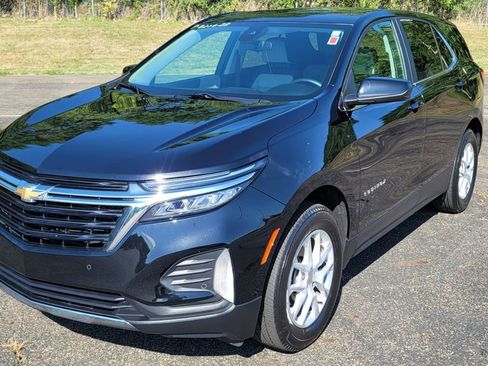 Used 2023 Chevrolet Equinox LT w/ Driver Convenience Package image 3