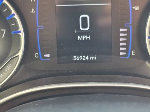 Used 2023 Chrysler Voyager LX FWD image 12