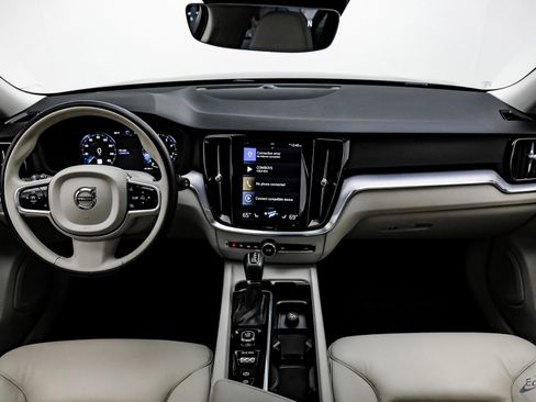 Used 2020 Volvo V60 T5 Momentum w/ Protection Package Premier image 30
