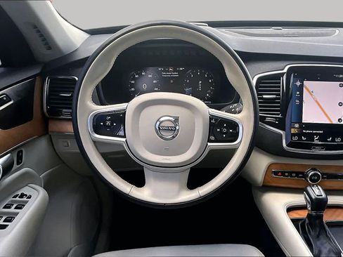 Used 2022 Volvo XC90 T6 Momentum w/ Advanced Package AWD/4WD image 5