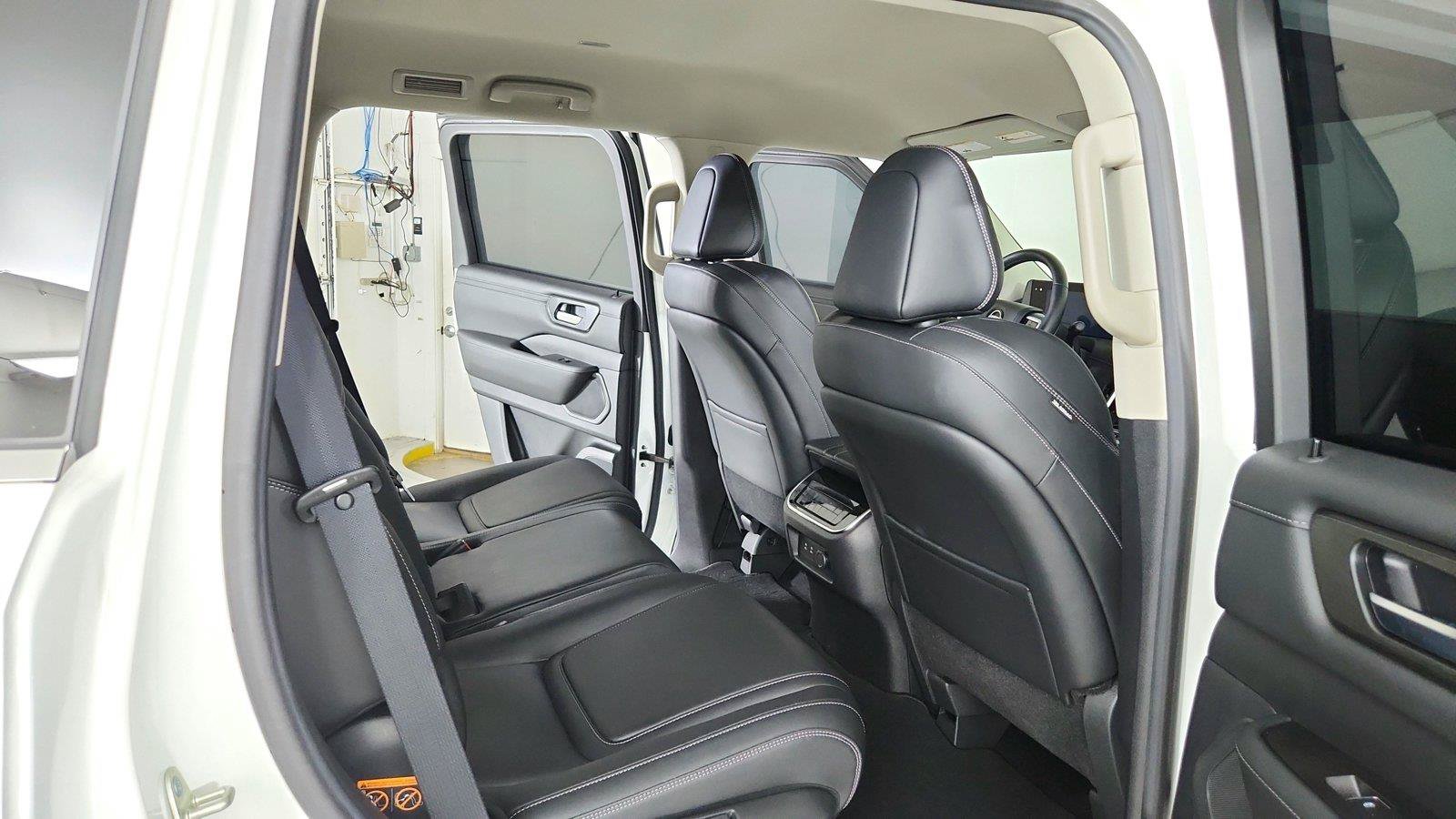 Used 2026 Nissan Armada SV AWD/4WD image 25