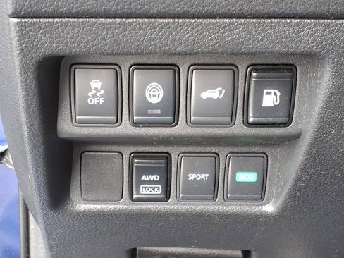 Used 2019 Nissan Rogue SV AWD/4WD image 18