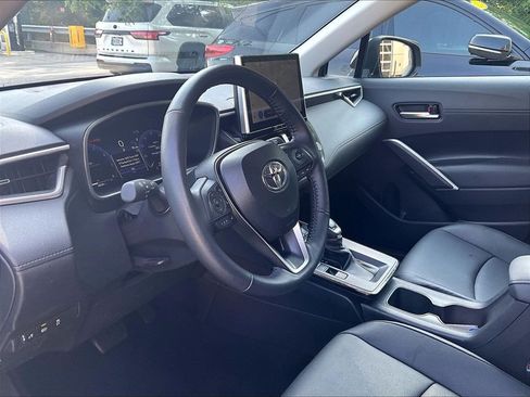 Used 2026 Toyota Corolla Cross XLE AWD/4WD image 8