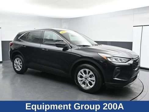 Used 2023 Ford Escape Active w/ Tech Pack #2 AWD/4WD image 3