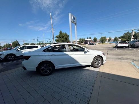 Certified 2024 Volkswagen Jetta SE w/ Panoramic Sunroof Package FWD image 13