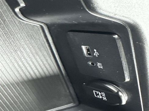 Used 2017 RAM 1500 Classic SLT AWD/4WD image 13