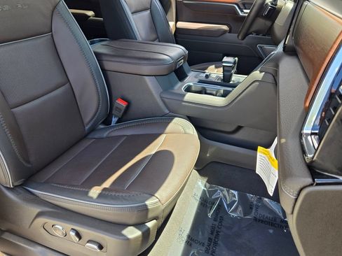 Used 2025 GMC Sierra 1500 Denali AWD/4WD image 23