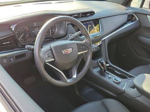 Used 2025 Cadillac XT6 Luxury image 7