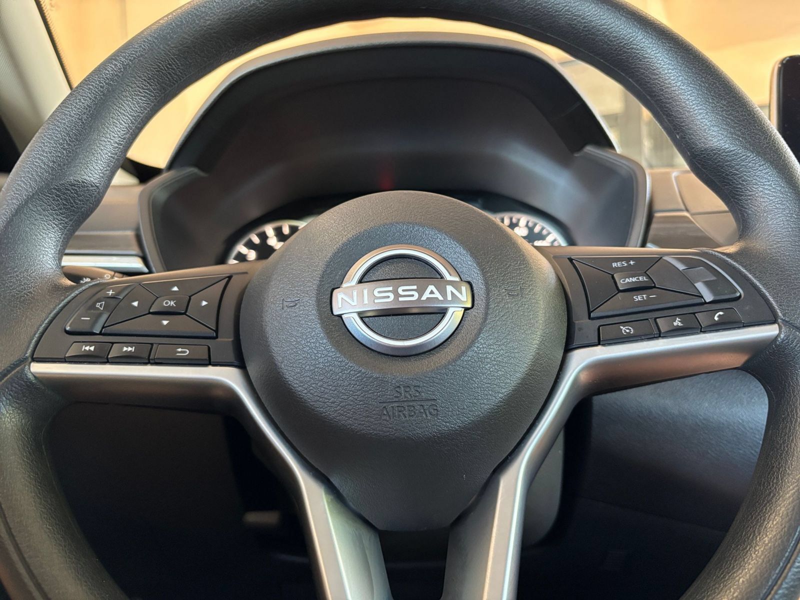 Used 2025 Nissan Altima 2.5 SV FWD image 27