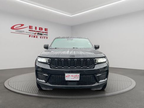 Used 2023 Jeep Grand Cherokee Altitude image 10