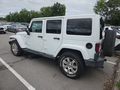 Used 2017 Jeep Wrangler Unlimited Sahara AWD/4WD image 4