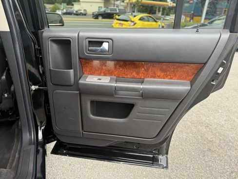 Used 2009 Ford Flex Limited image 25