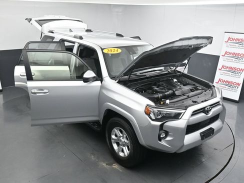 Used 2024 Toyota 4Runner SR5 AWD/4WD image 41