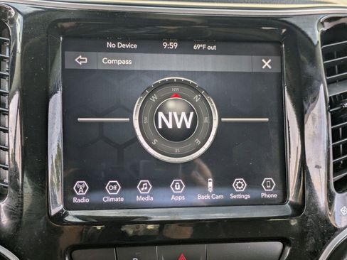 Used 2020 Jeep Cherokee Limited image 24