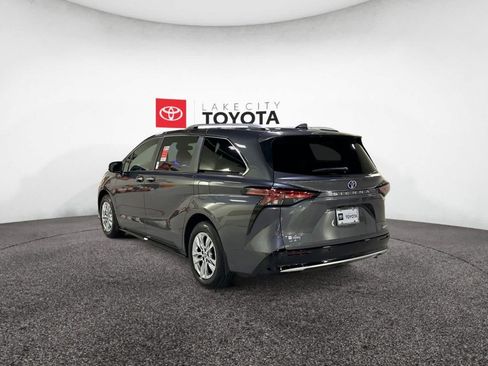 New 2025 Toyota Sienna Limited image 3